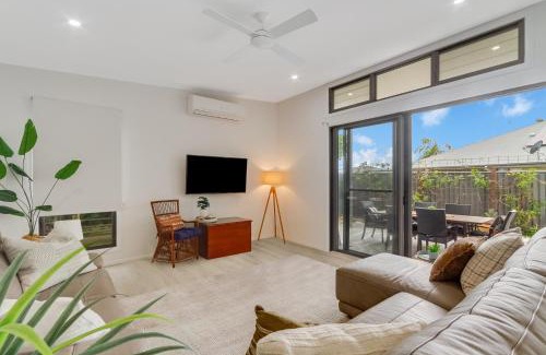 Pottsville House | Dog-Friendly Beach House @ Black Rocks by uHoliday