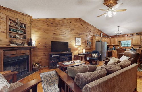 Sautee Nacoochee Cabin | Dog-friendly cabin in the woods w/private hot tub, screened-in deck & BBQ
