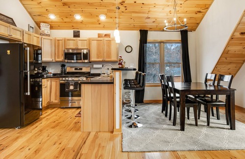 New Lisbon Cabin | Dog-Friendly Cabin Near State Park with Free WiFi, Gas Fireplace, & Pond Access