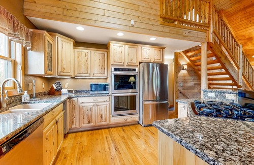 Vanderbilt Cabin | Dog-friendly cabin with a pellet stove, media room, & washer/dryer