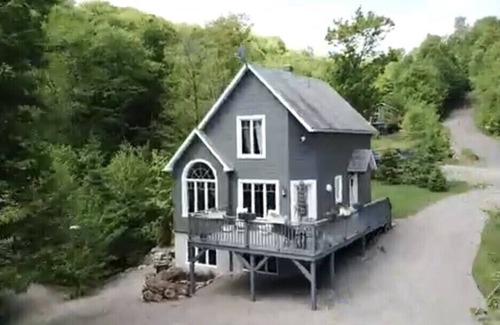 Sainte-Agathe-des-Monts Ski Chalet | Dog friendly chalet 15 min from Mont-Blanc and 20 minutes from Tremblant resort!