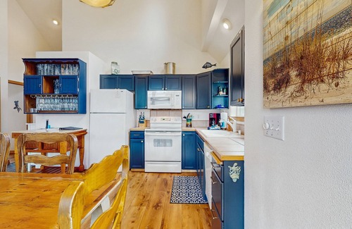 Rockaway Beach House | Dog-friendly coastal cottage with private hot tub - short walk to beach