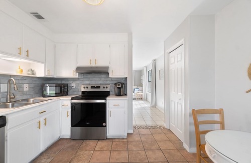Gulf Breeze House | Dog-friendly coastal home with enclosed yard, firepit, grill, covered patio, AC