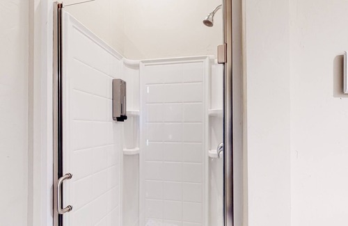 Silverton House | Dog-friendly & comfortable suite w/free WiFi & a kitchenette in a great location