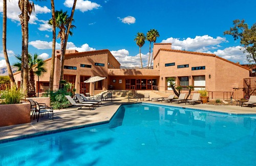 Tucson Condo | Dog-friendly condo with resort-style pool, hot tub, tennis & mountain-view lanai