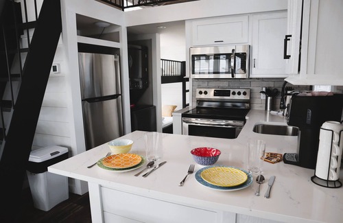 Sandusky Cottage | Dog Friendly cottage with Lake views at Bayfront Resort in Sandusky, Ohio