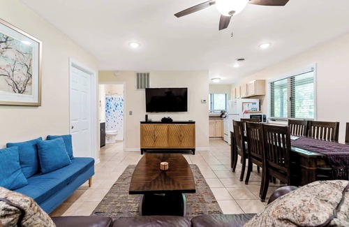 Kendall House | Dog-Friendly Cottage with Hot Tub & Lake Access