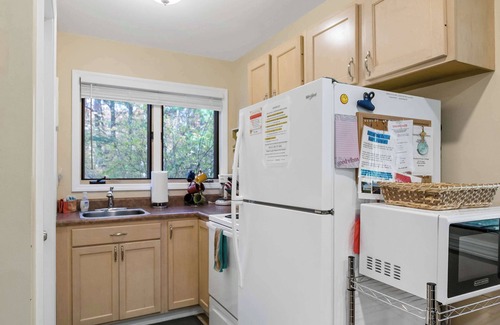 Kendall House | Dog-Friendly Cottage with Hot Tub & Lake Access