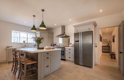 Shipston on Stour House | Dog friendly holiday home with superb garden and rural location - Ridge Barn