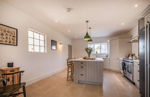 Shipston on Stour House | Dog friendly holiday home with superb garden and rural location - Ridge Barn