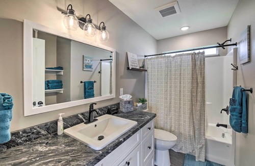 Grantsdale House | Dog-Friendly Hamilton Home w/ Mountain Views!