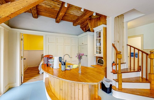 Wiscasset Cottage | Dog-friendly historic cottage with deck, grill, kitchenette, & washer/dryer