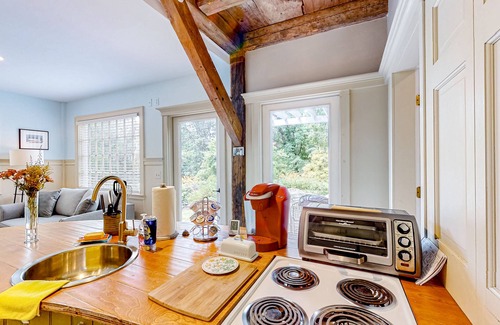 Wiscasset Cottage | Dog-friendly historic cottage with deck, grill, kitchenette, & washer/dryer