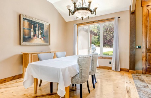 Summit Park House | Dog-friendly home on golf course with 3 gas fireplaces, pool table & 2 kitchens