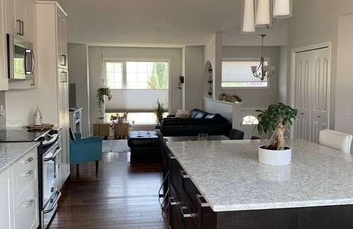 Cochrane House | Dog friendly home that is perfectly situated between the mountains and the city.
