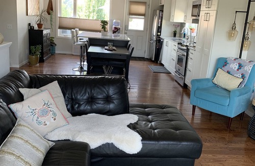 Cochrane House | Dog friendly home that is perfectly situated between the mountains and the city.