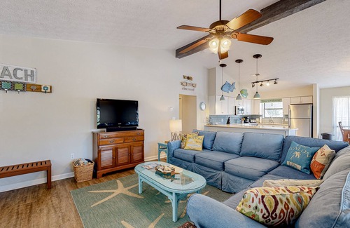 Cape San Blas House | Dog-Friendly Home with Shared Pool, High-Speed WiFi, Washer/Dryer, & Central AC