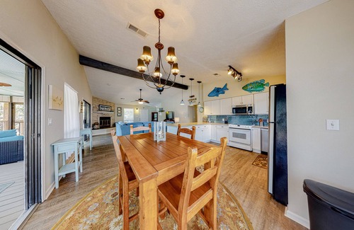 Cape San Blas House | Dog-Friendly Home with Shared Pool, High-Speed WiFi, Washer/Dryer, & Central AC