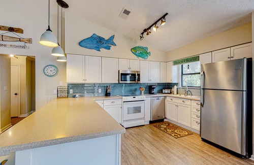 Cape San Blas House | Dog-Friendly Home with Shared Pool, High-Speed WiFi, Washer/Dryer, & Central AC