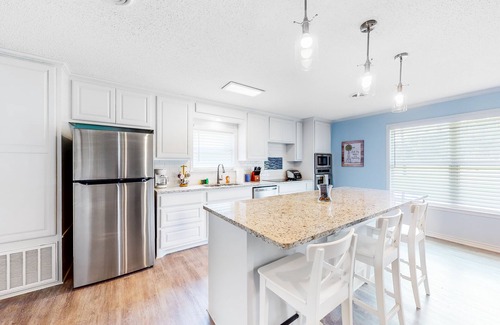 Kingsland House | Dog-friendly home w/a furnished patio, free WiFi, & central A/C- near cove