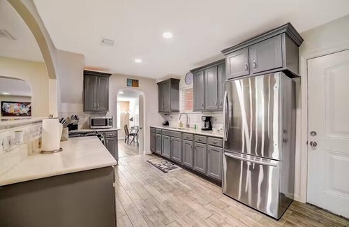 San Antonio House | dog-friendly home with fenced yard, grill, sunroom