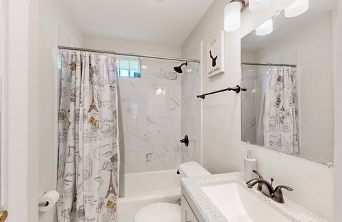 Birmingham House | Dog-friendly home with large yard, washer/dryer, central AC, & porch