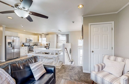 Rapid Valley House | Dog-friendly home with rec room, deck & central location for exploring