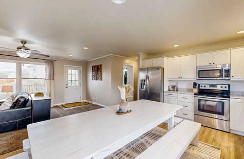 Rapid Valley House | Dog-friendly home with rec room, deck & central location for exploring
