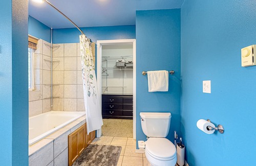 West Hills House | Dog-friendly home with private gym, firepit, fireplace, jetted tub, & W/D