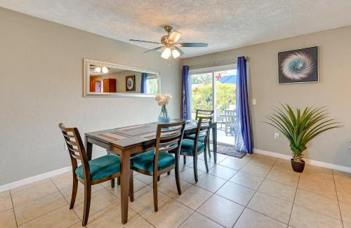 North Sarasota House | Dog-Friendly Home with Yard about 6 Miles to the Beach!