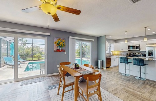 Oakland Hills House | Dog friendly house with private pool, lanai, and washer & dryer