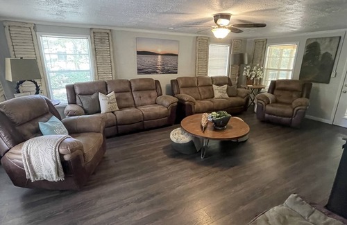 Jasper House | Dog Friendly Lake Cottage and Fish Camp with Hot Tub