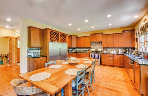 Gumlog House | Dog-Friendly Lavonia Home w/Dock & Lake Access