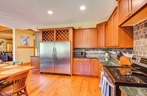 Gumlog House | Dog-Friendly Lavonia Home w/Dock & Lake Access