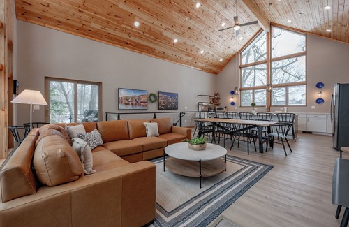 Waterfront Greens House | Dog Friendly Luxe Deep Creek Stay w/Indoor Pool
