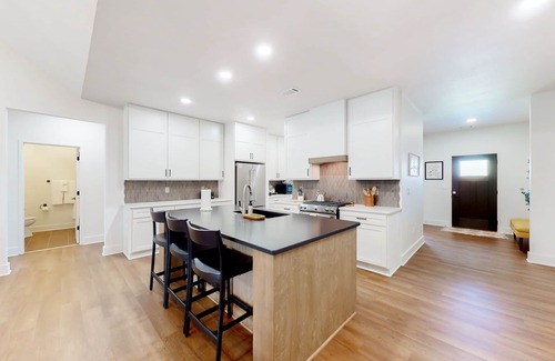 Bella Vista House | Dog-friendly, luxurious home with screened sunroom, fireplace, & W/D