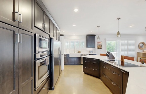 Casas Adobes West House | Dog-friendly modern stay with a heated private pool, sun room, & grill