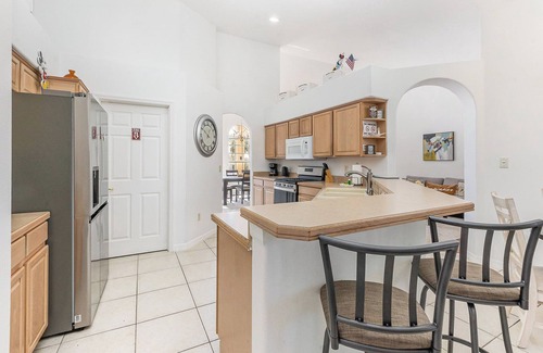 Greater Groves House | Dog-Friendly! Near Disney with Pool