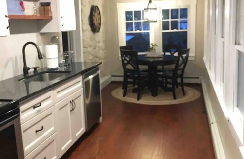 Annapolis House | Dog friendly! Next to Navy Stadium and DTA Shuttle!