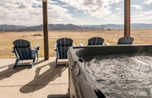 Buena Vista House | Dog Friendly Private Partial Home w/AC & Hot Tub