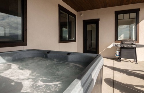 Buena Vista House | Dog Friendly Private Partial Home w/AC & Hot Tub