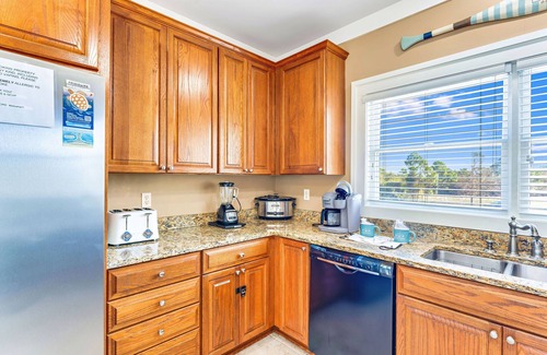 Sea Palm Village House | Dog-Friendly, Resort Pool, Free Beach Gear, 2-min Walk To Beach!