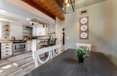 Arrowbear Lake House | Dog-friendly retreat with fast WiFi, washer/dryer & wood-burning fireplace