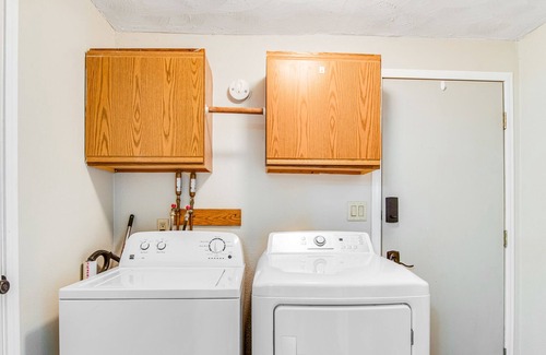 Mauston House | Dog-friendly, river view home with gas grill, fast WiFi, picnic table & deck