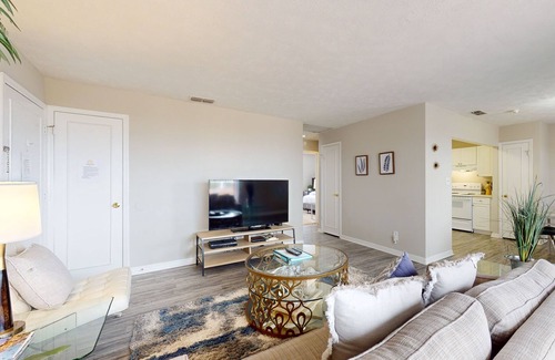 River Pointe Apartment | Dog-Friendly Riverfront Condo w/a Shared Pool, Sports Courts, Gym, & Fast WiFi