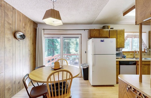 Pineland Cabin | Dog-Friendly Tahoe City House Near Hiking and Skiing - Walk to Lake