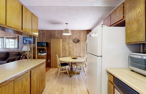 Pineland Cabin | Dog-Friendly Tahoe City House Near Hiking and Skiing - Walk to Lake