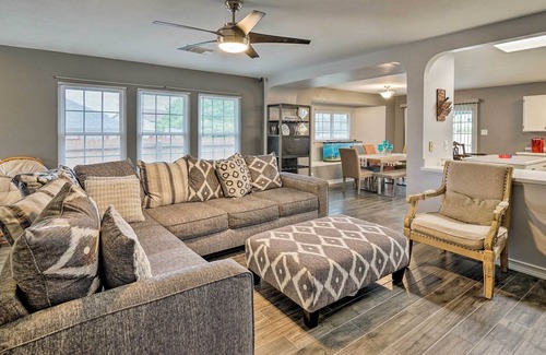 Converse House | Dog-Friendly Texas Retreat w/ Hot Tub, Patio & Bar