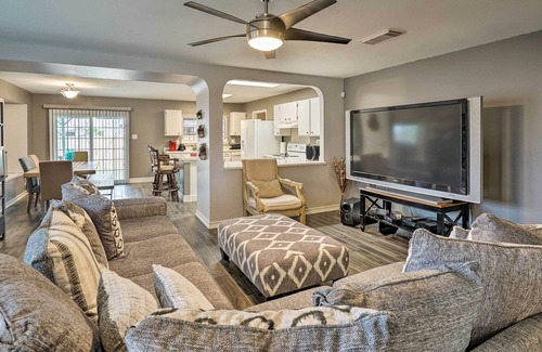 Converse House | Dog-Friendly Texas Retreat w/ Hot Tub, Patio & Bar