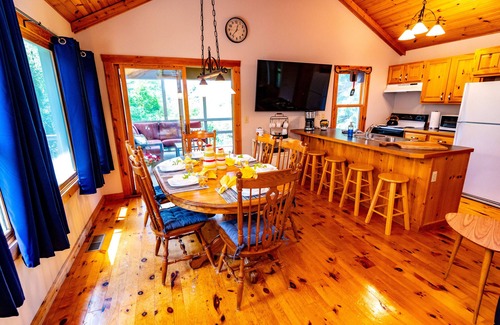 The Galena Territory House | Dog Friendly, 3Bd/3Ba, Fire Pit, Screened Porch with Great Bluebird Views!